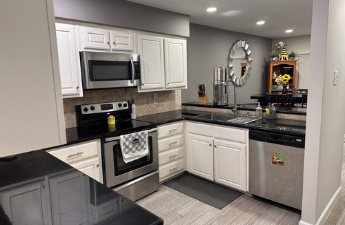 Southwest Carrollton House | Private 3 bedroom Townhome on golf course, Open for FIFA! Great for groups.