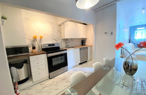 Plateau Mont Royal House | Private 3-level townhouse+23 Bed&Sofa bed+Sunny Terrace&Balcony+Free Parking