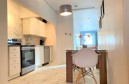 Plateau Mont Royal House | Private 3-level townhouse+23 Bed&Sofa bed+Sunny Terrace&Balcony+Free Parking