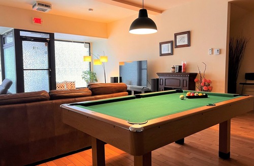 Plateau Mont Royal House | Private 3-level townhouse+23 Bed&Sofa bed+Sunny Terrace&Balcony+Free Parking