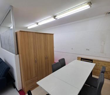 Old Town Apartment | Private 3-Zimmer Apartment -Private WC, Dusche, Küche-