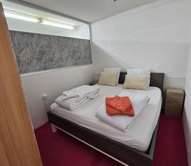 Old Town Apartment | Private 3-Zimmer Apartment -Private WC, Dusche, Küche-