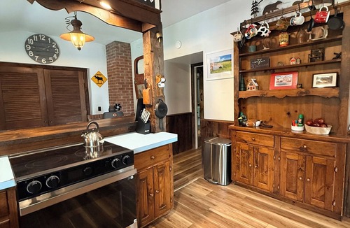 West Townshend Ski Chalet | Private 30-Acre Chalet - Hot tub,nSauna, Trails