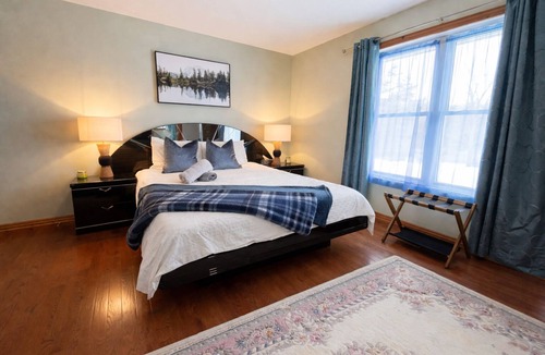 Dunsford Other | Private 34 acre Retreat wt Farmhouse | Hottub | Bunkie | Trails