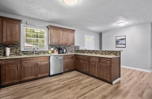 Ellenwood House | Private 3BDR Oasis Excellent for groups!