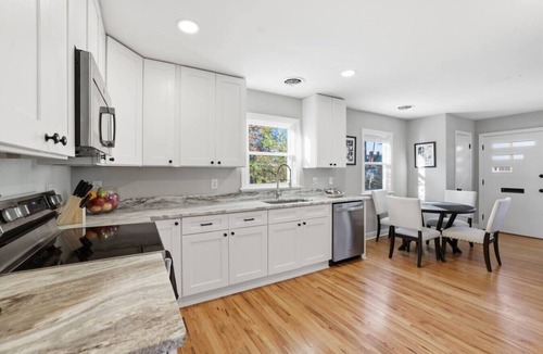 Willow Lawn House | Private, 3BR House w Fence Near Scott’s Addition!