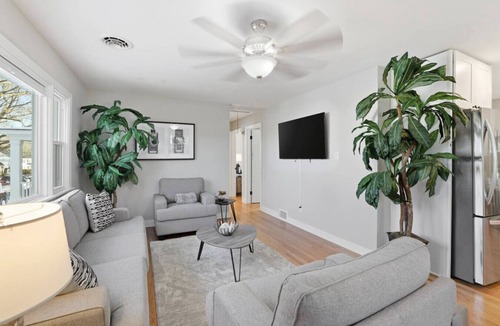 Willow Lawn House | Private, 3BR House w Fence Near Scott’s Addition!