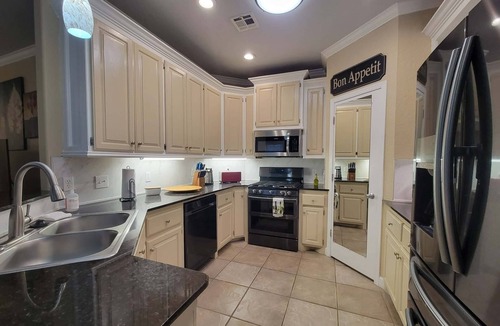 Moore House | Private 3BR Moore Home w/Garage Near OKC & Norman
