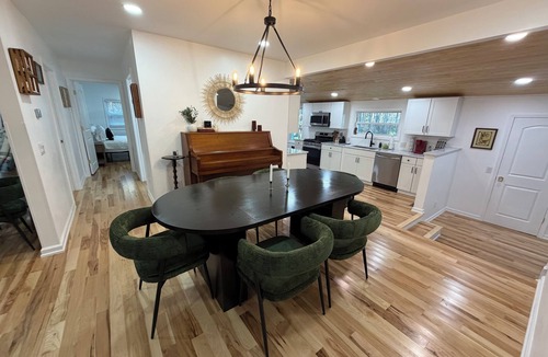 Chappells House | Private 4-Acre Pool Retreat Sleeps 14 Pet-Friendly