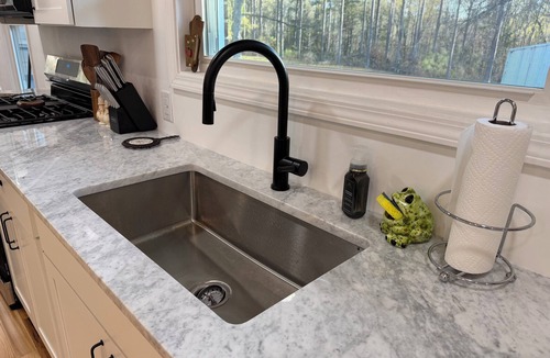 Chappells House | Private 4-Acre Pool Retreat Sleeps 14 Pet-Friendly