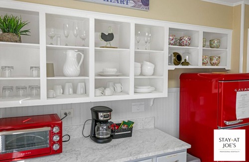 Wayne House | Private 4 BDRM house, 5 Miles from Downtown #7