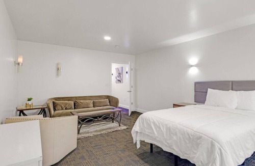 Wayne House | Private 4 BDRM house, 5 Miles from Downtown #1