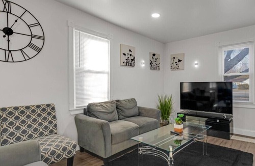 Wayne House | Private 4 BDRM house, 5 Miles from Downtown #1