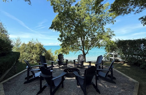 Dashwood Cottage | Private 4 Bed, 2 Bath Lakefront Home on Lake Huron