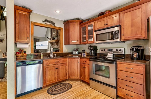 Blue Eye Cottage | Private 40-Acre Cottage, Dog Friendly, Hot Tub, Pool Table & Car Charger