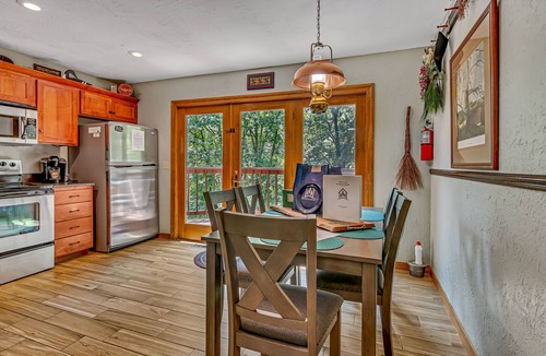 Blue Eye Cottage | Private 40-Acre Cottage, Dog Friendly, Hot Tub, Pool Table & Car Charger