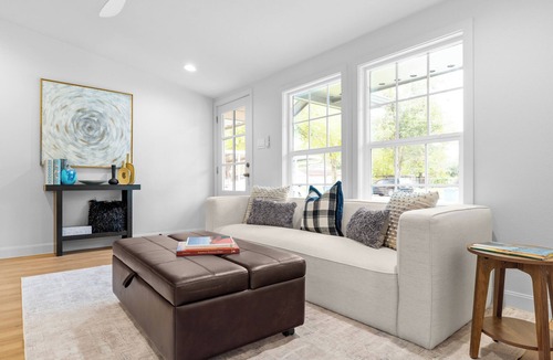Houston House | Private 4BR/3BA Home Near IAH Sleeps 9 Fast WIFI Work Stays & Groups