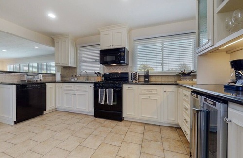 Del Rey House | Private 4BR House | Close to Beaches | Near LAX