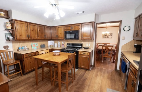 Hamilton House | Private 4BR Retreat Creek View Pool* & Pets