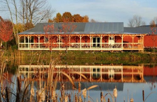 Bristol Apartment | Private 5-Acre Escape - Pool, Lake & Gardens