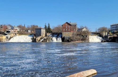 Bristol Apartment | Private 5-Acre Escape - Pool, Lake & Gardens