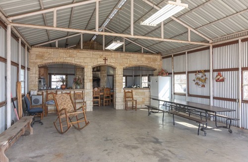 Crowley House | Private 5-Acre Retreat w/Game Room | Family Friendly | ~30 Min to AT&T Stadium World Cup