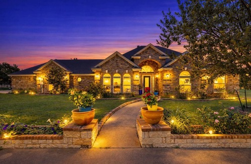 Crowley House | Private 5-Acre Retreat w/Game Room | Family Friendly | ~30 Min to AT&T Stadium World Cup