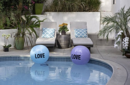Hollywood Dell Apartment | Private 5 Star Oasis with Pool/Spa - Close to Action - Tropical Modern Studio