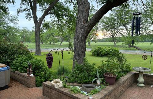 Hamilton Apartment | Private 5 star ranch duplex with million dollar view pet & smoking friendly