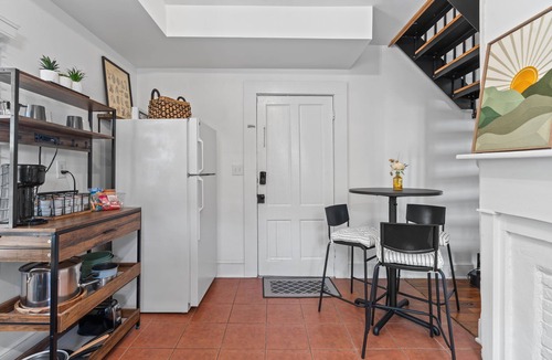 Wilmington Historic District House | Private 5BR Estate with 3 Suites, 8 Free Parking Spaces, Walk to Riverwalk