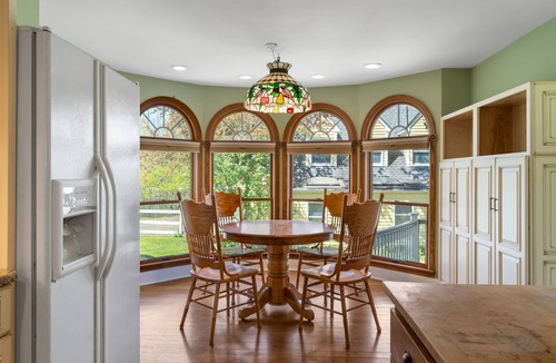 Lyons House | Private 5BR Farmhouse, Pool, Sleeps 12, Family
