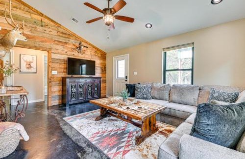 Gordonville House | Private 60-Acre Retreat Near Lake Murray & Texoma