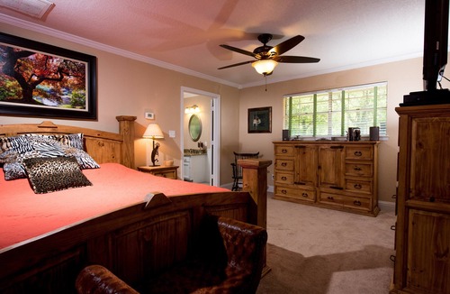 Kemp Cabin | Private 7 Bedroom Country Home On 5 Acres 10 Min From The Lake- Pool/Hot tub