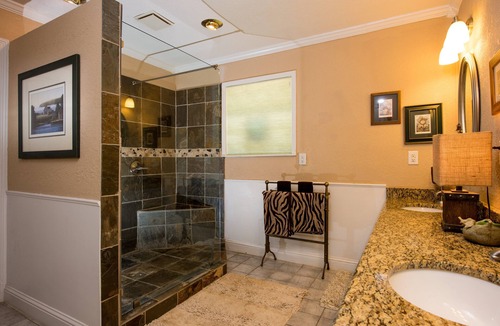 Kemp Cabin | Private 7 Bedroom Country Home On 5 Acres 10 Min From The Lake- Pool/Hot tub