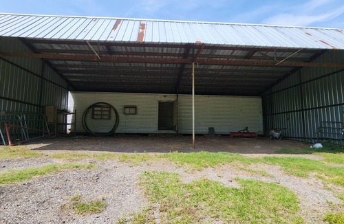 Farris House | Private 75-acre Retreat! 3 Bed/2 Bath, ponds, Kid Cave, and endless scenery!