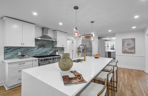 South Orange Villa | Private 8-bedroom Villa by NYC train