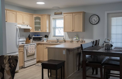 Amherstburg House | Private 800 sq ft Luxurious apartment/separate entrance.