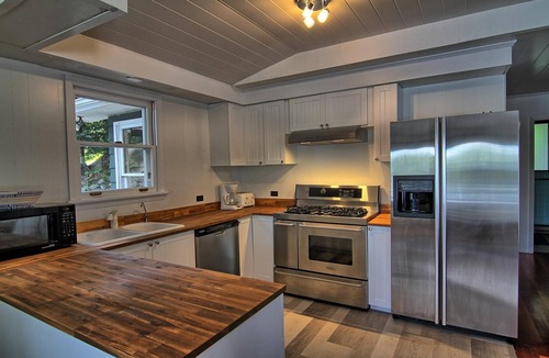 Muskoka Lakes Cottage | Private 900 ft frontage Lake Joseph, Port Sandfield, Boathouse, Sunsets!