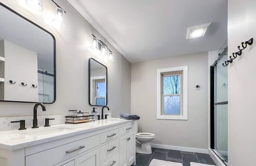 Fletcher Cabin | Private Acre, Mountain View, Barrel Sauna, Hot Tub