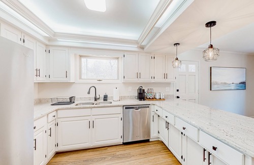 Calhoun House | Private acreage with mountain views, alfresco dining, & grill - near Webb Lake