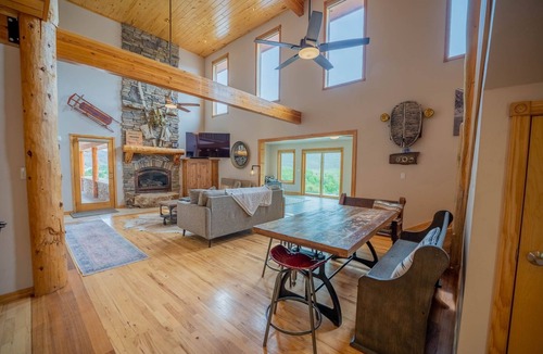Gunnison House | Private Almont location