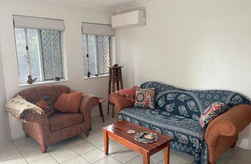 Torquay Apartment | Private and centrally located