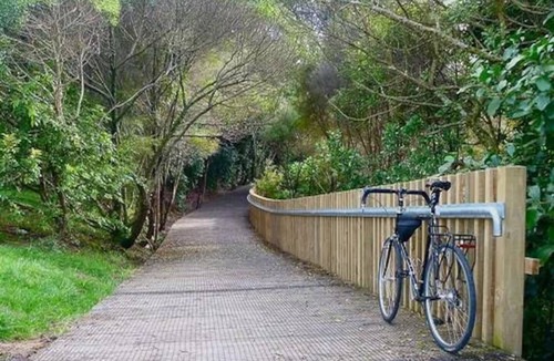 Rosedale Condo | Private and clean studio in middle of North Shore