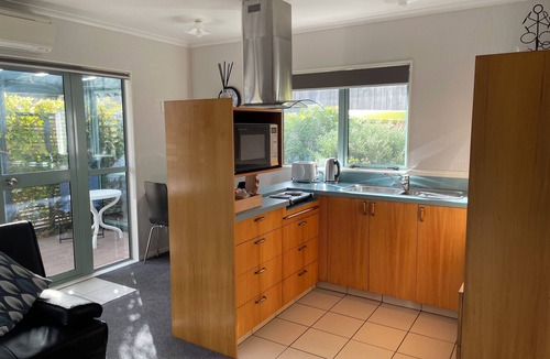 Hilltop Apartment | Private and Comfortable 1 bedroom unit