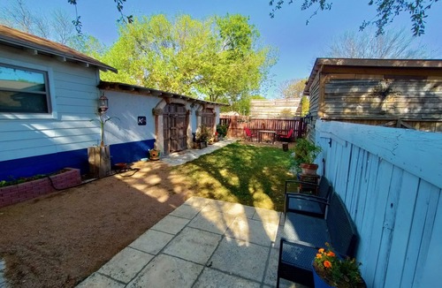 Hidden Meadow Community House | private and cozy little Casita