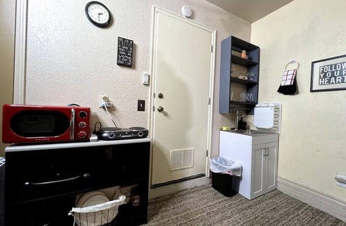 Moore Apartment | Private and cozy stay 2-bedroom apartment with AC in Oklahoma City
