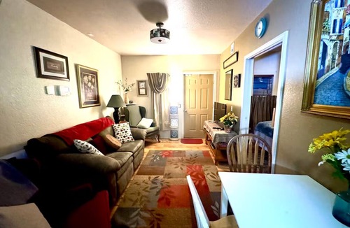 Moore Apartment | Private and cozy stay 2-bedroom apartment with AC in Oklahoma City