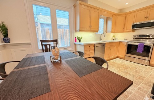 Hamilton Apartment | Private and Fresh 4 Bedroom in Beautiful Dundas Hamilton with yard near McMaster