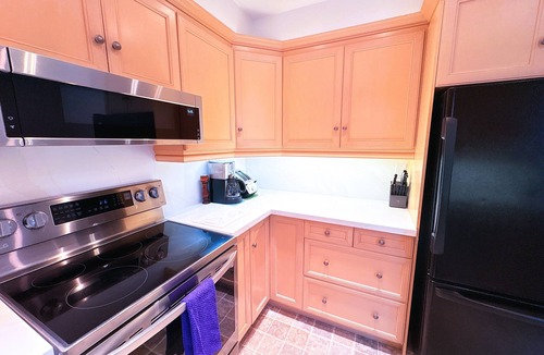 Hamilton Apartment | Private and Fresh 4 Bedroom in Beautiful Dundas Hamilton with yard near McMaster