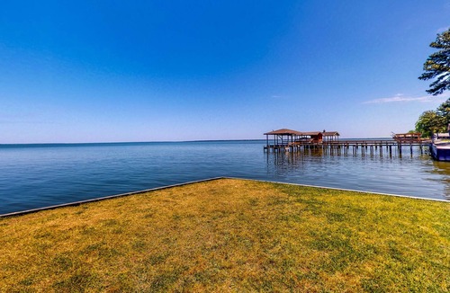 Cape Royale House | Private and serene lake-view home, beach access
